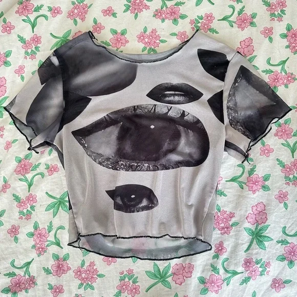 Graphic Eye Mesh Crop Top - Picture 1 of 2